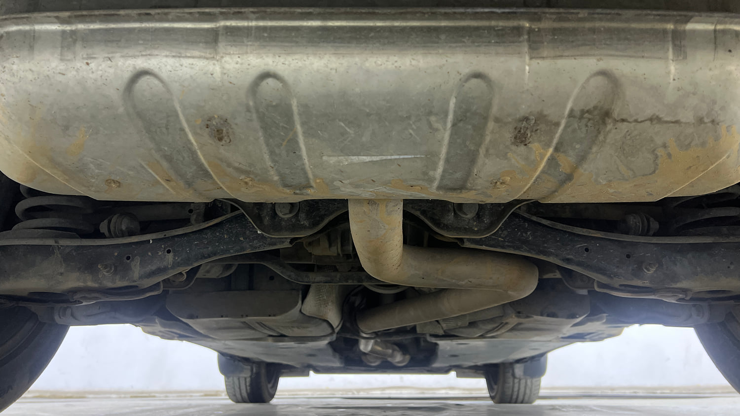 Used 2022 Volkswagen Tiguan Elegance 2.0 TSI DSG Petrol Automatic extra REAR UNDERBODY VIEW (TAKEN FROM REAR)