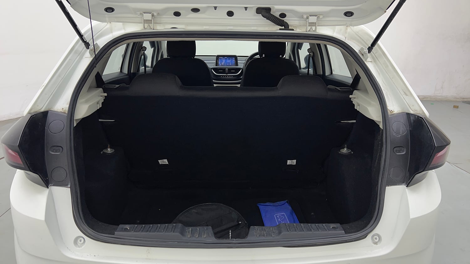 Used 2023 Tata Altroz XM Plus Petrol Petrol Manual interior DICKY INSIDE VIEW