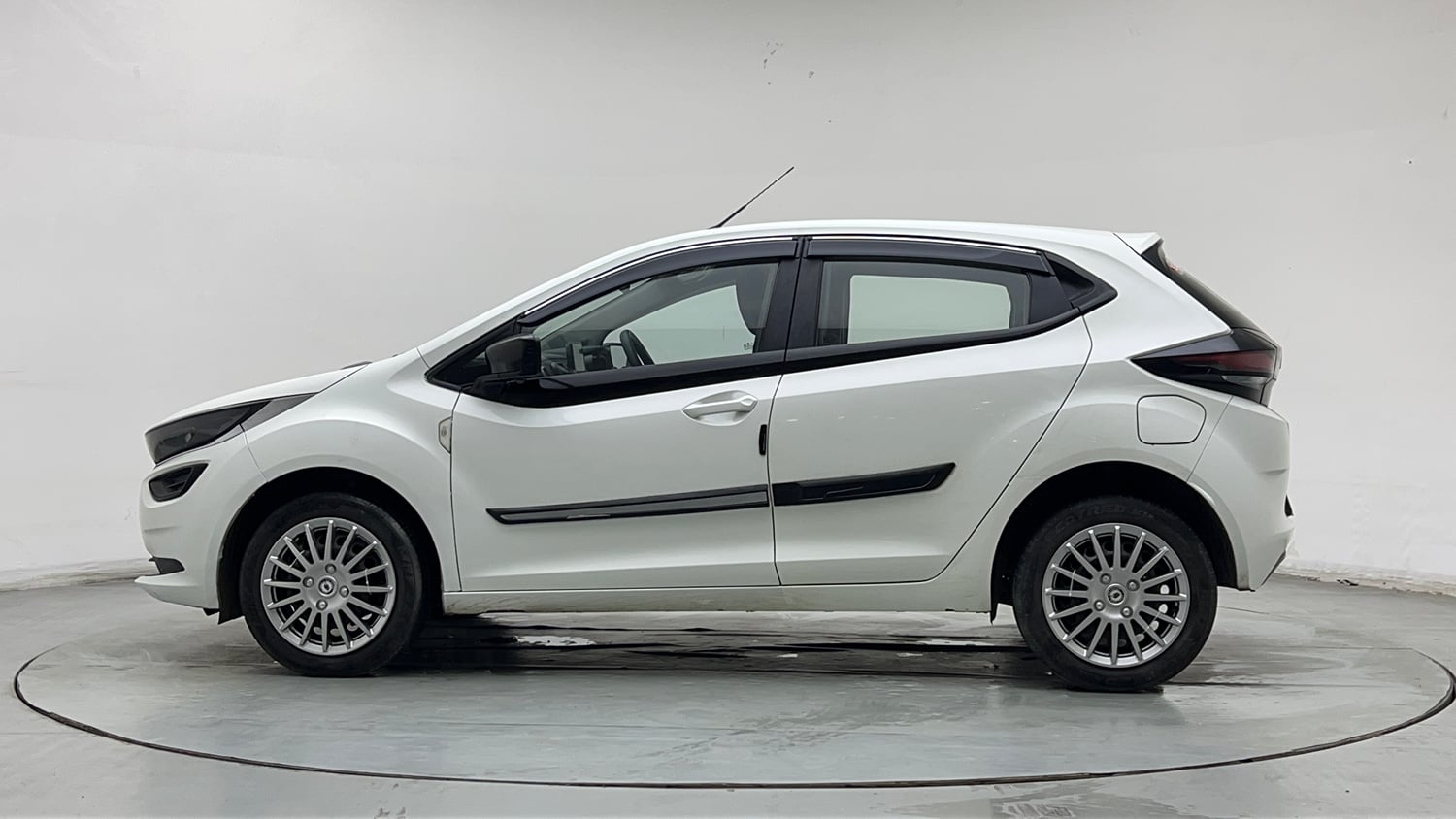 Used 2023 Tata Altroz XM Plus Petrol Petrol Manual exterior LEFT SIDE VIEW