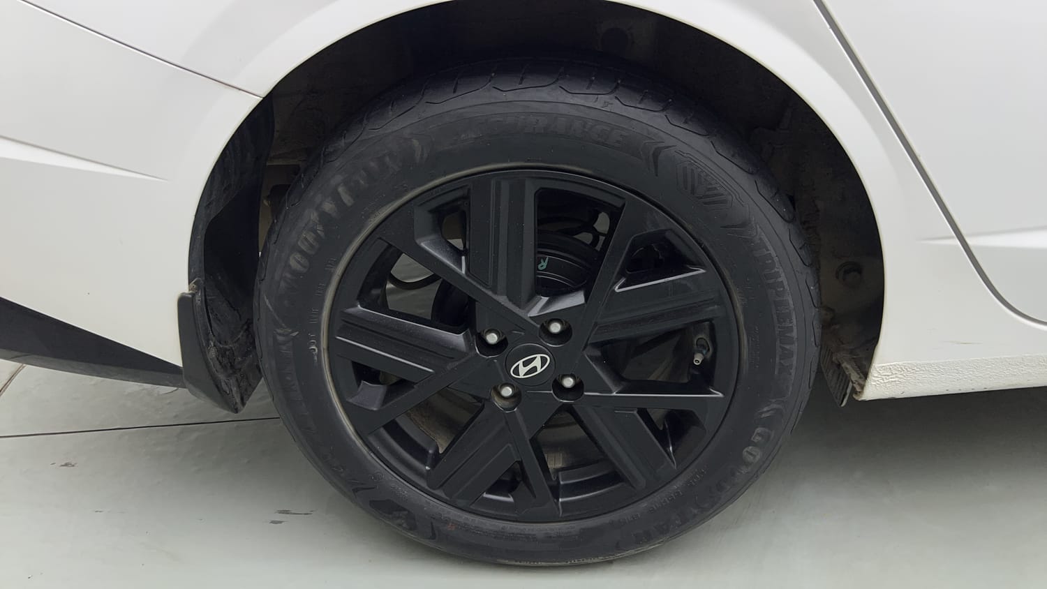 Used 2023 Hyundai Verna SX (O) 1.5 Turbo Petrol MT Petrol Manual tyres RIGHT REAR TYRE RIM VIEW