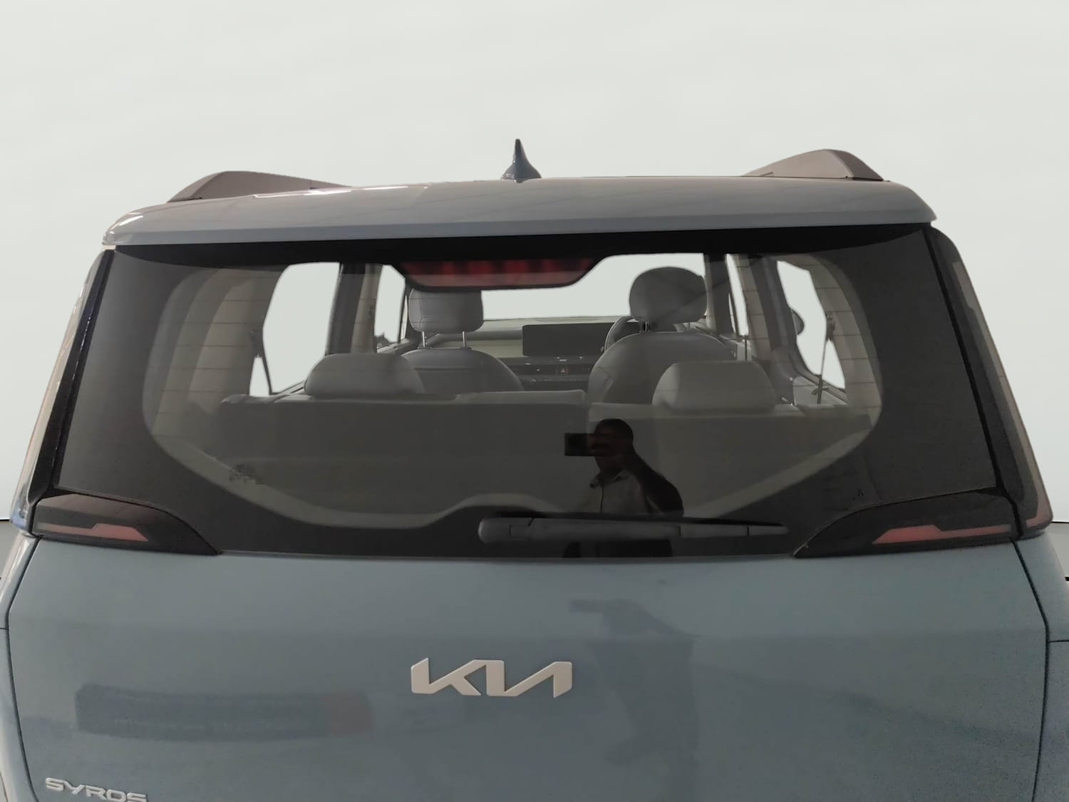 Used 2025 Kia Syros HTX 1.0 Turbo 6MT Petrol Manual exterior BACK WINDSHIELD VIEW