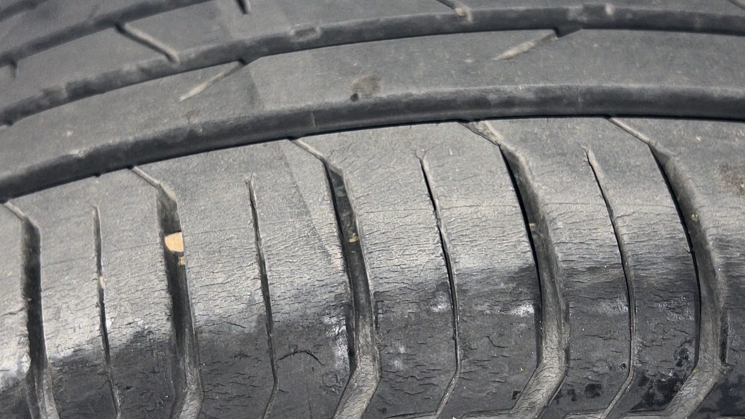 Used 2024 Skoda Slavia Style 1.5L TSI DSG Petrol Automatic tyres LEFT REAR TYRE TREAD VIEW