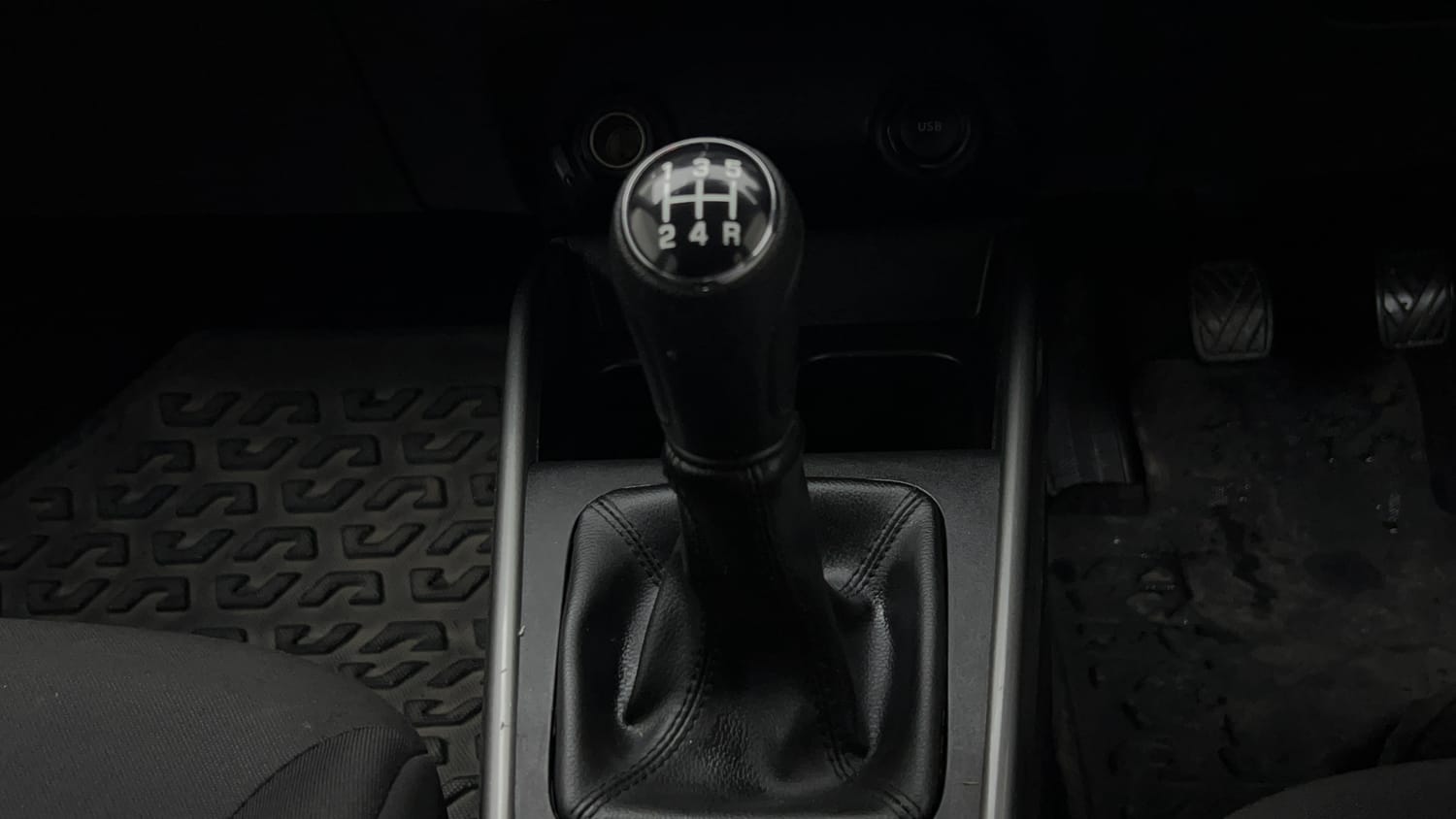 Used 2022 Maruti Suzuki Baleno Zeta MT Petrol Manual interior GEAR  KNOB VIEW