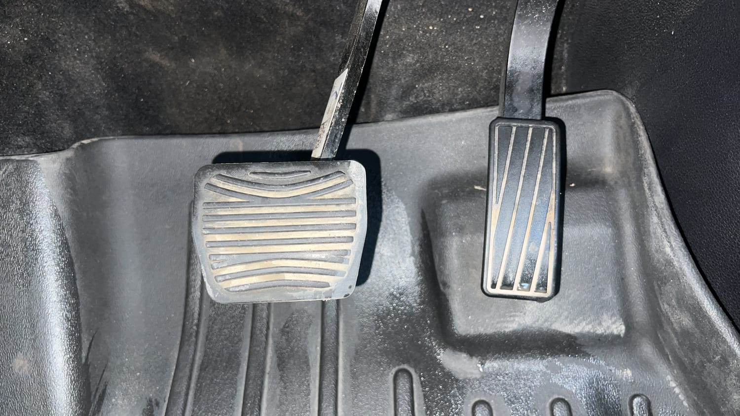 Used 2022 Mahindra Scorpio N Z8 L Diesel AT 4WD 7 STR Diesel Automatic interior PEDALS VIEW
