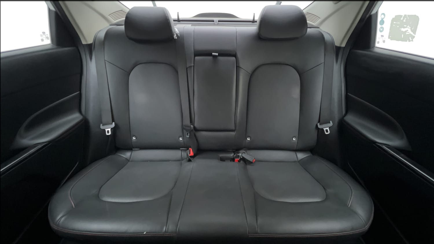 Used 2023 Hyundai Verna SX (O) 1.5 Turbo Petrol MT Petrol Manual interior REAR SEAT CONDITION VIEW