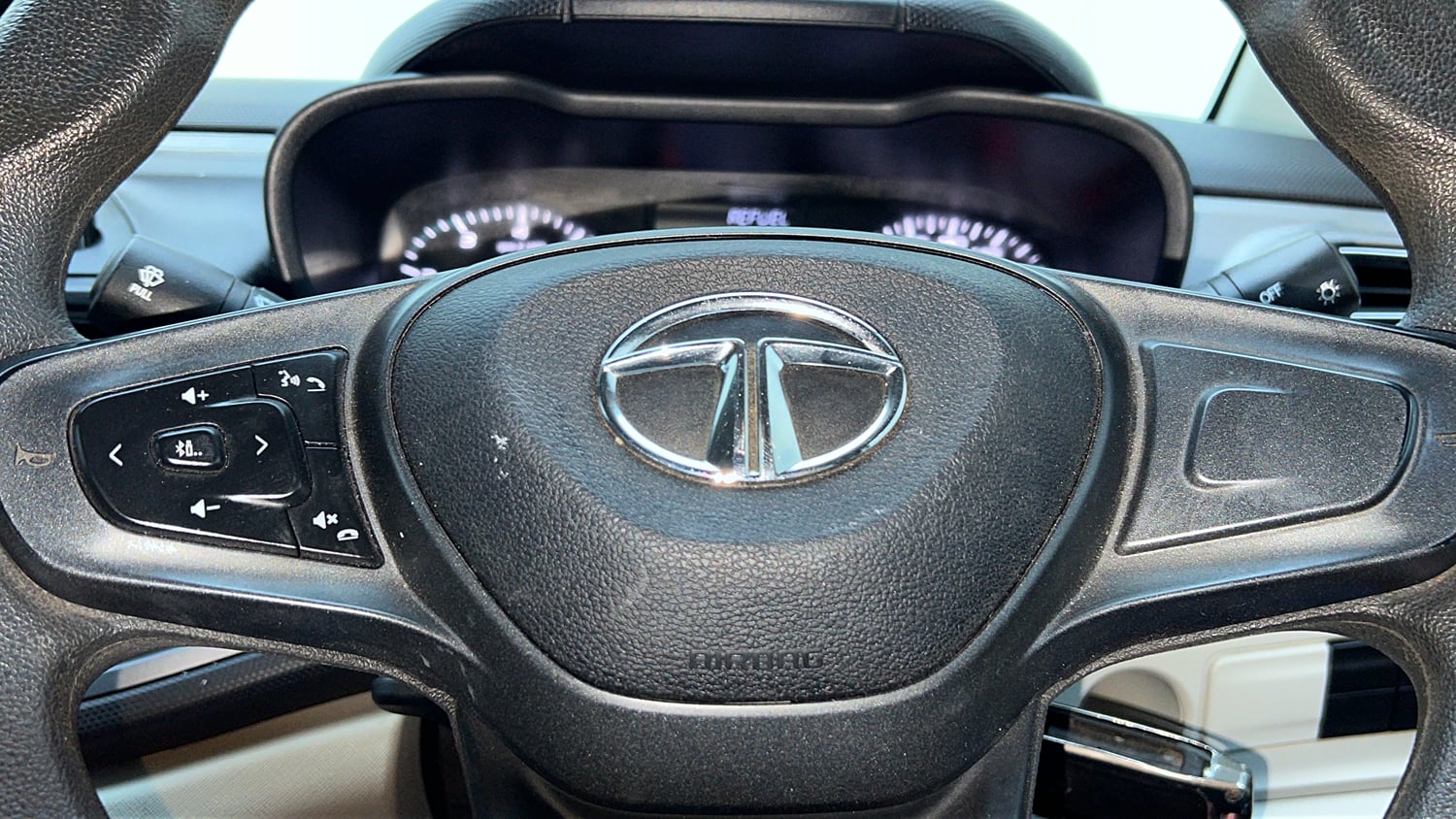 Used 2023 Tata Altroz XM Plus Petrol Petrol Manual top_features Steering mounted controls