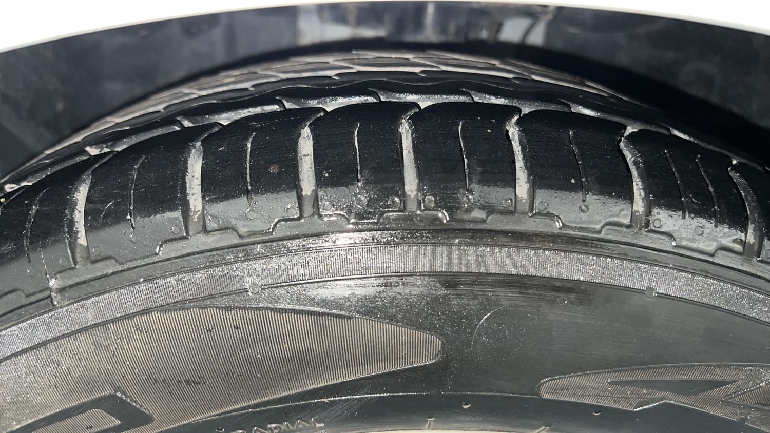 Used 2021 Ford Figo Aspire Titanium 1.2 Ti-VCT Petrol Manual tyres LEFT FRONT TYRE TREAD VIEW