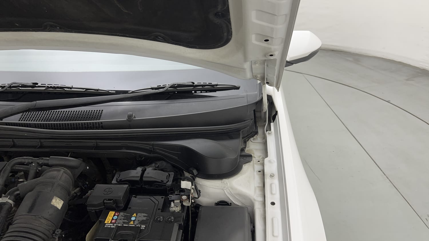 Used 2023 Hyundai Verna SX (O) 1.5 Turbo Petrol MT Petrol Manual engine ENGINE LEFT SIDE HINGE & APRON VIEW