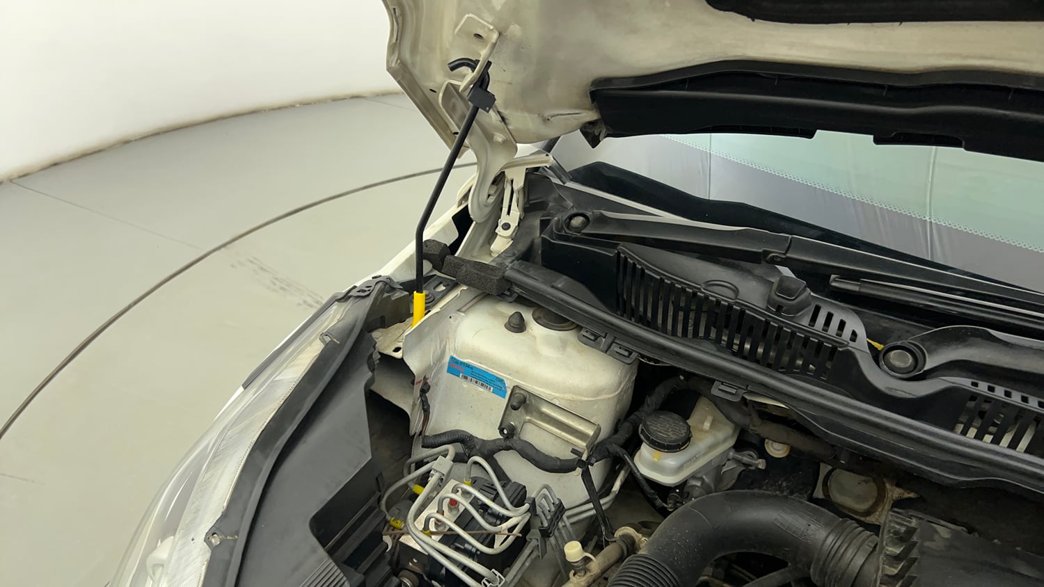 Used 2023 Tata Nexon XZA Plus (S) Petrol Automatic engine ENGINE RIGHT SIDE HINGE & APRON VIEW
