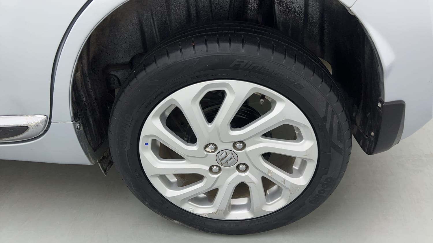 Used 2022 Maruti Suzuki Baleno Zeta MT Petrol Manual tyres LEFT REAR TYRE RIM VIEW