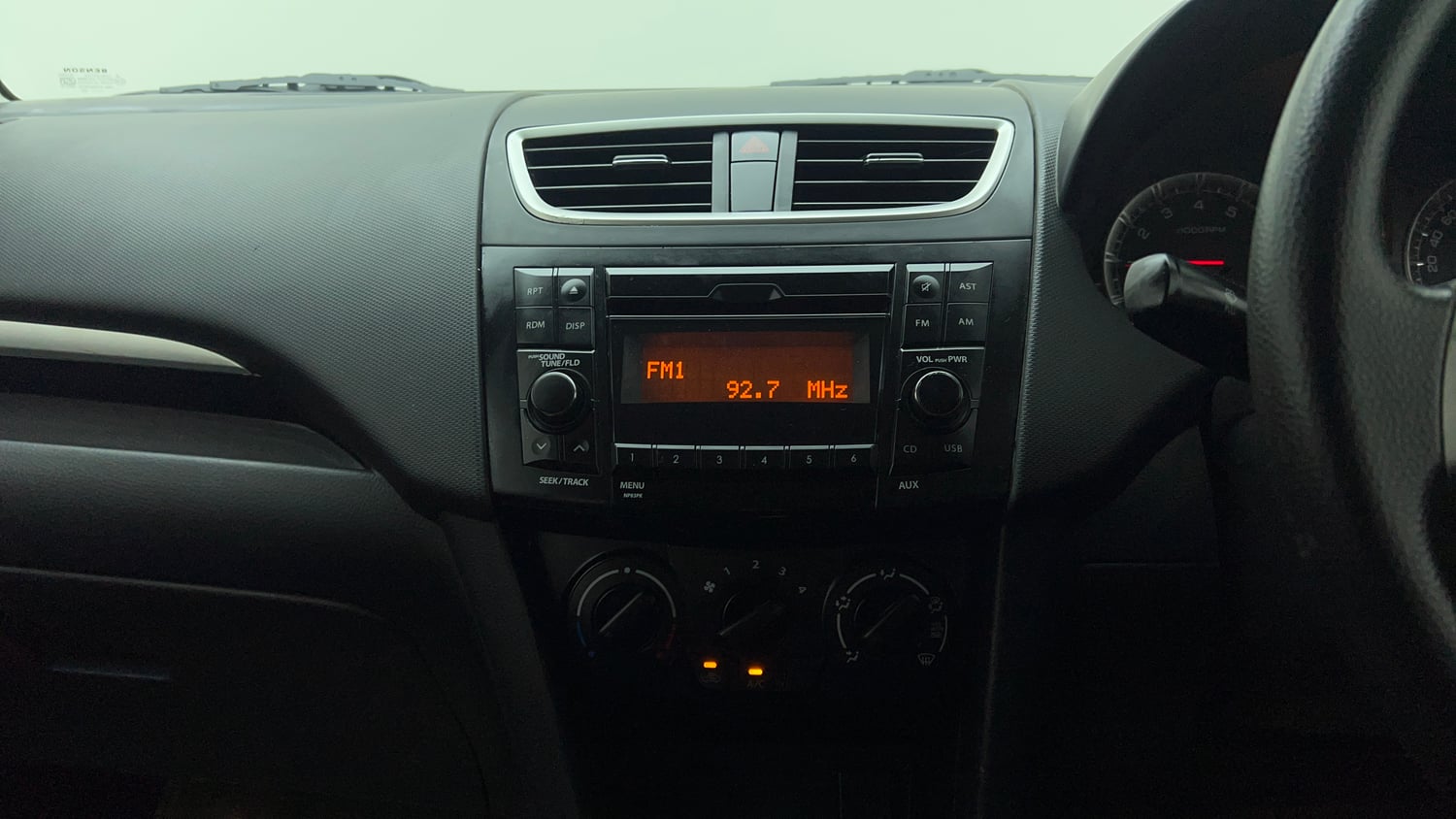 Used 2015 Maruti Suzuki Swift VXi Petrol Manual top_features Integrated (in-dash) music system