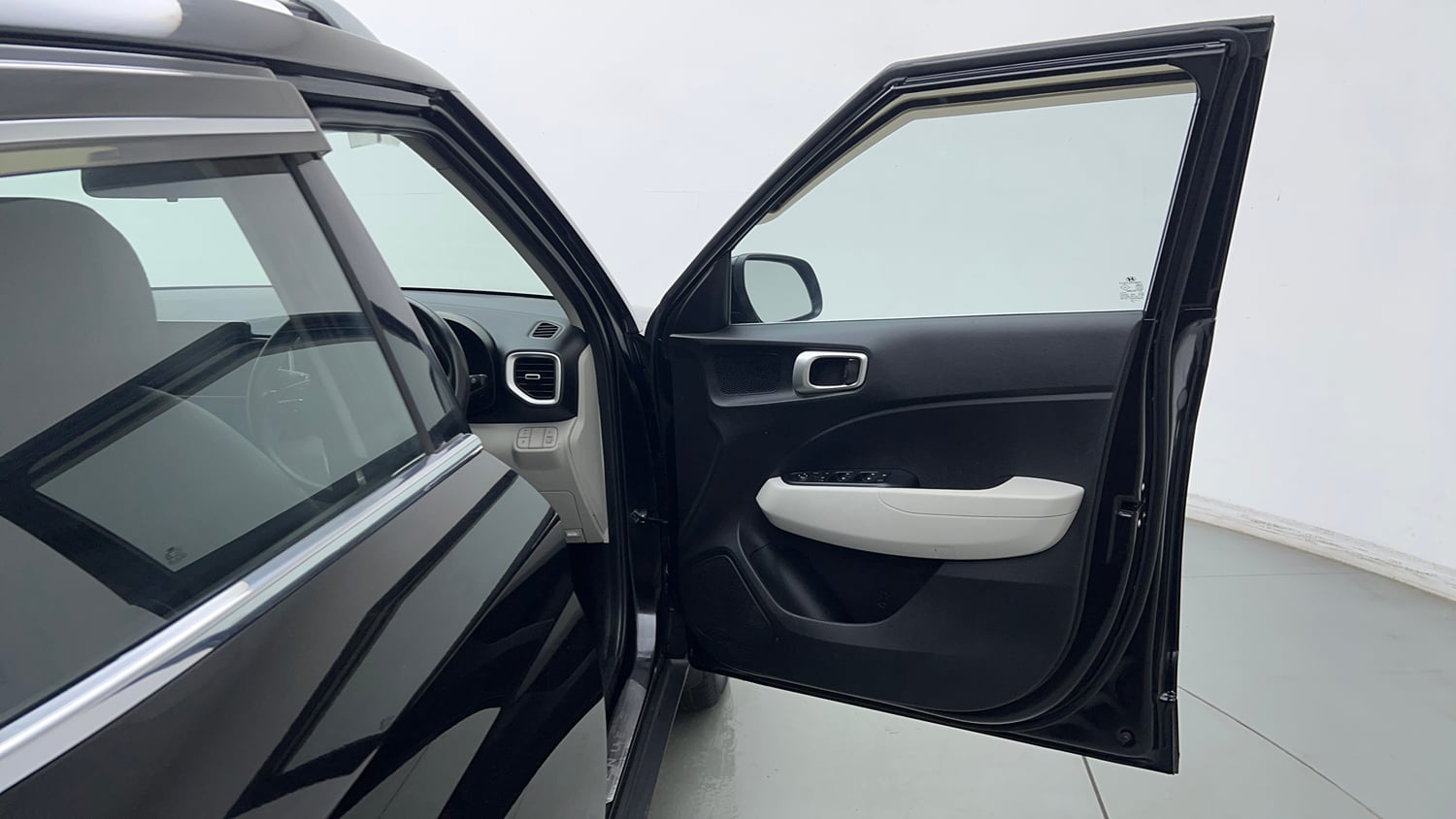 Used 2024 Hyundai Venue S (O) 1.2 Petrol Petrol Manual interior RIGHT FRONT DOOR OPEN VIEW