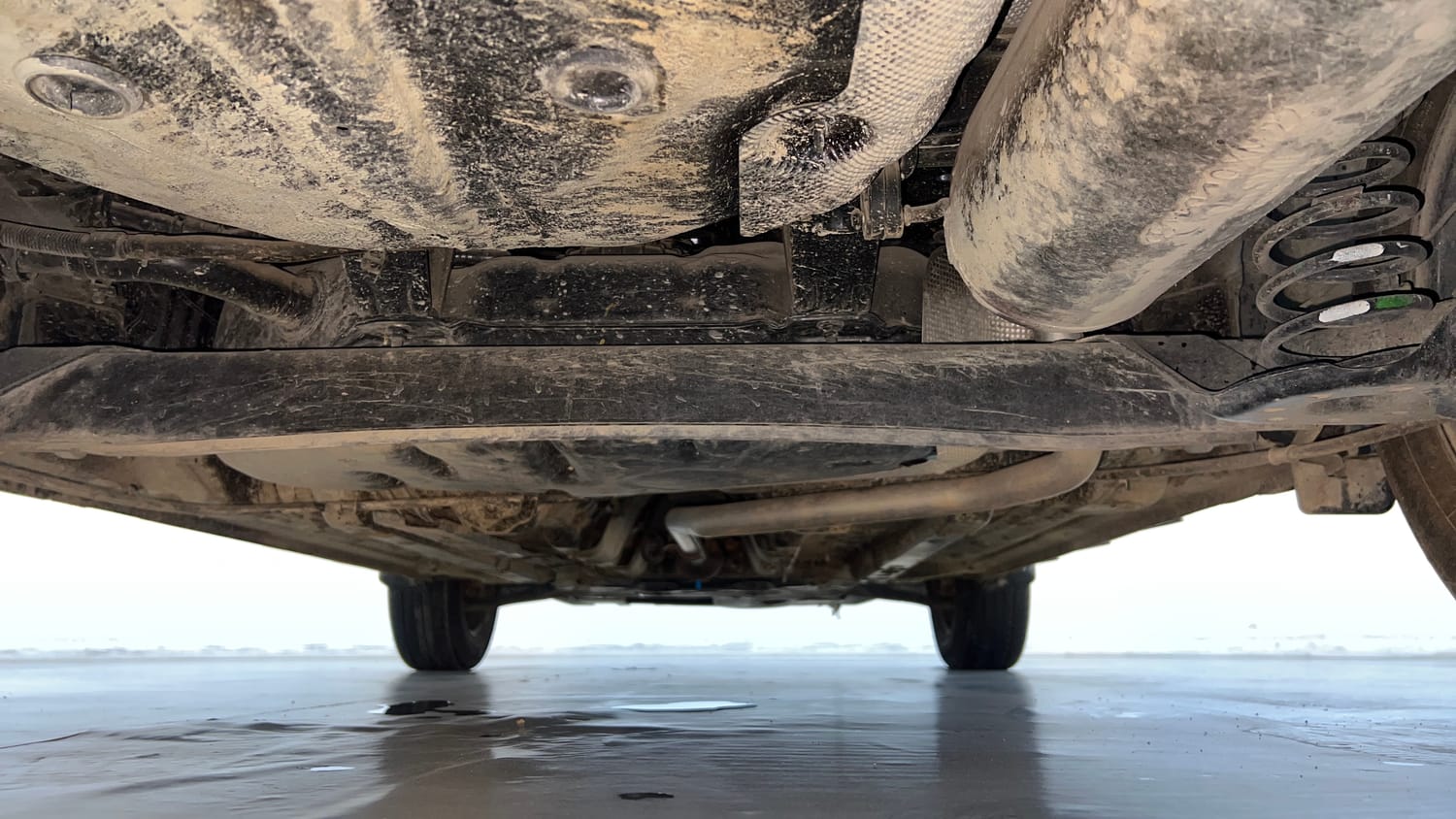 Used 2024 Hyundai Venue S (O) 1.2 Petrol Petrol Manual extra REAR UNDERBODY VIEW (TAKEN FROM REAR)