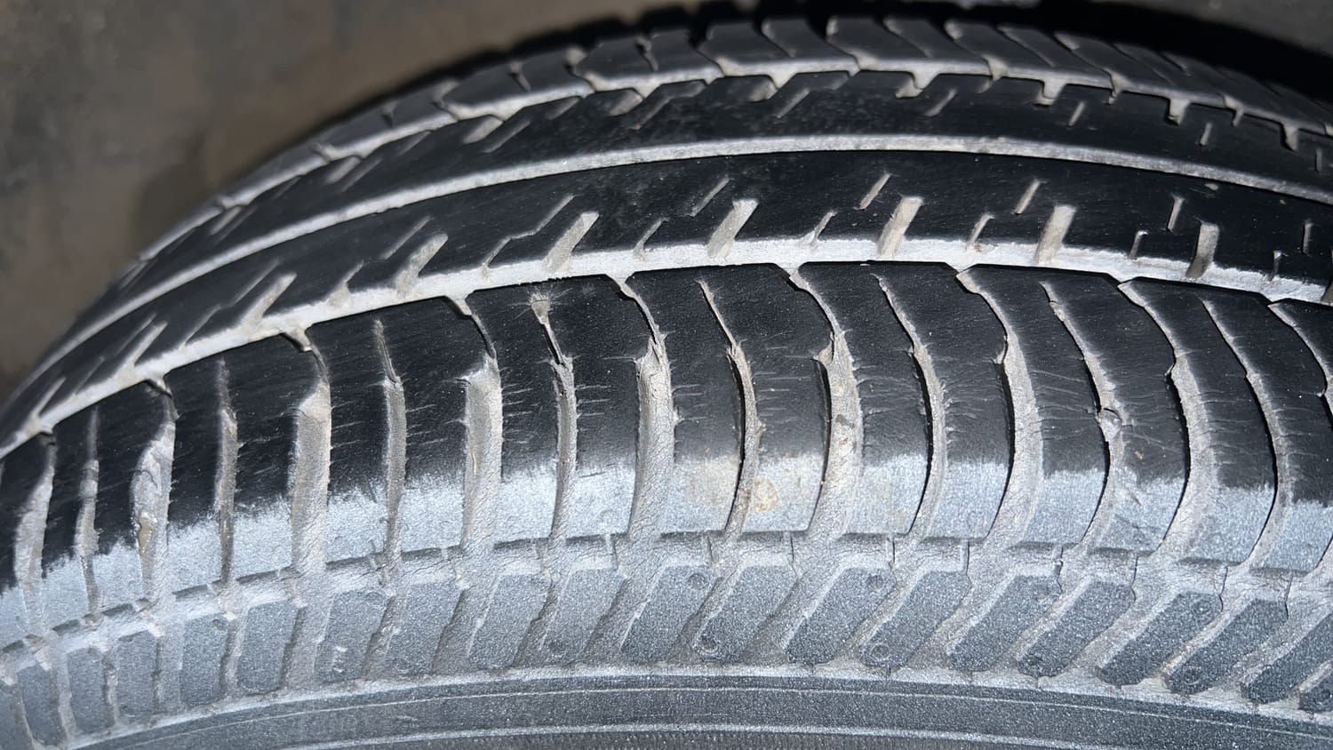 Used 2015 Maruti Suzuki Swift VXi Petrol Manual tyres RIGHT FRONT TYRE TREAD VIEW