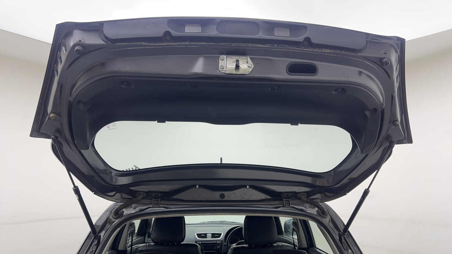Used 2015 Maruti Suzuki Swift VXi Petrol Manual interior DICKY DOOR OPEN VIEW