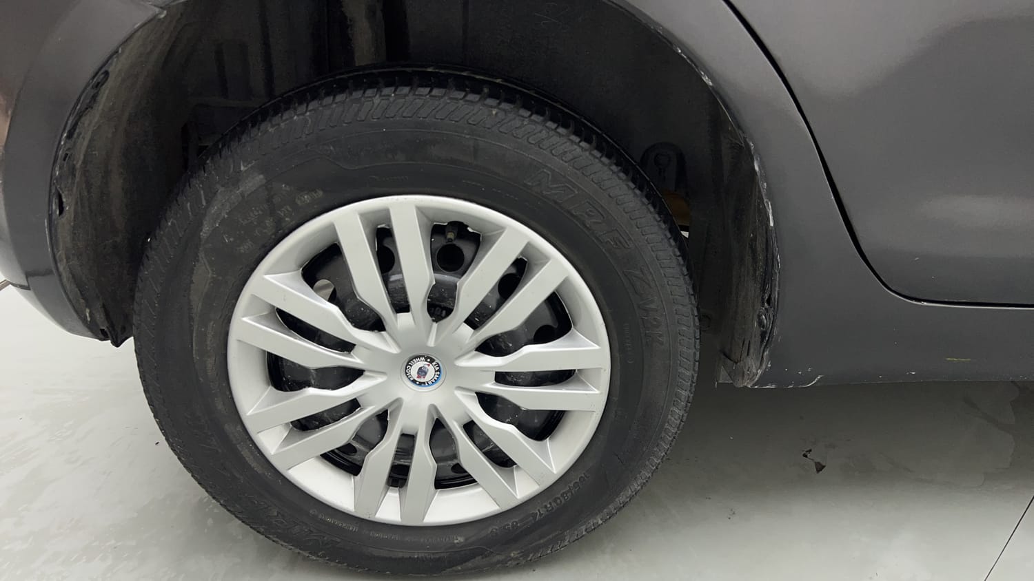 Used 2015 Maruti Suzuki Swift VXi Petrol Manual tyres RIGHT REAR TYRE RIM VIEW