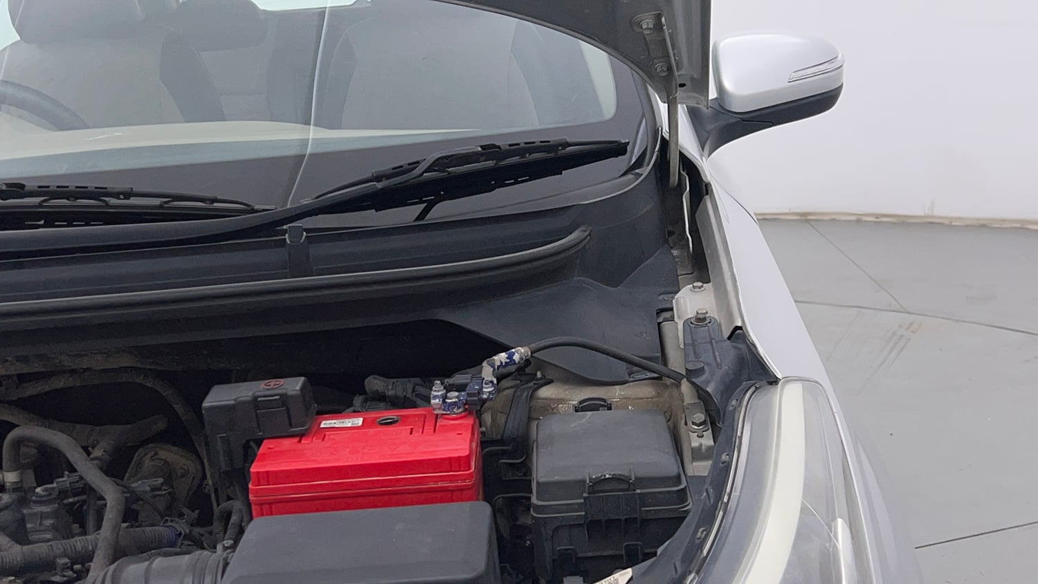 Used 2018 Hyundai Elite i20 Asta 1.2 Petrol Manual engine ENGINE LEFT SIDE HINGE & APRON VIEW