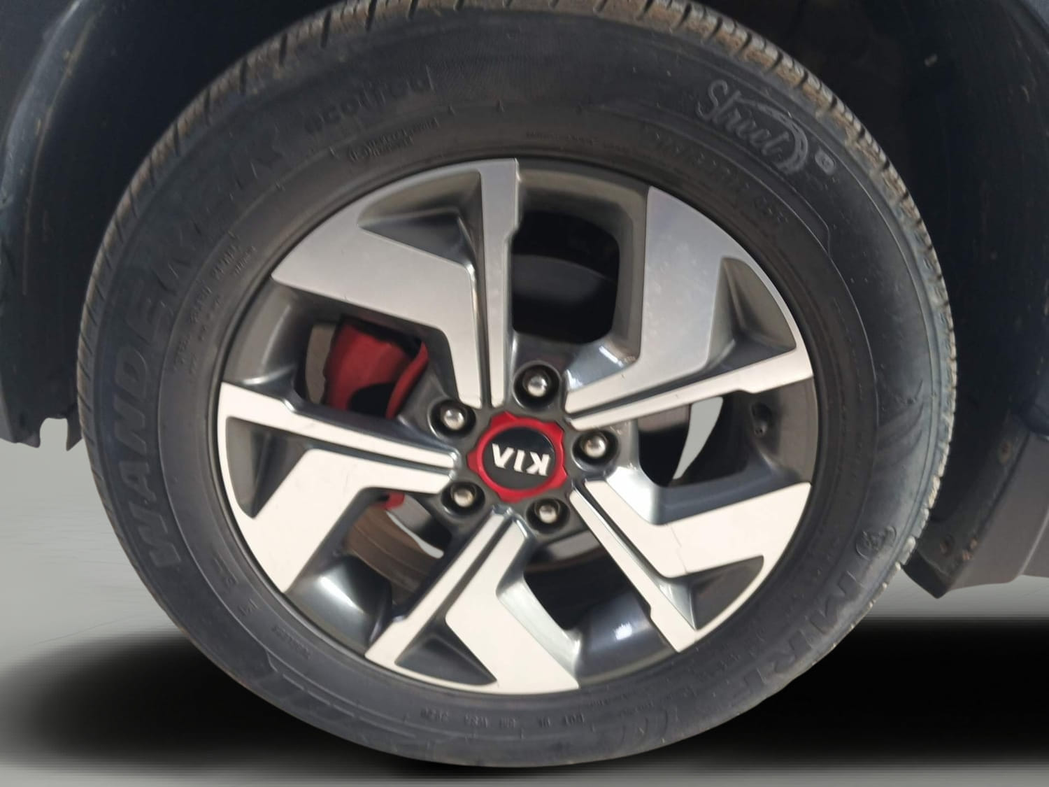 Used 2020 Kia Sonet GTX Plus 1.5 Diesel Manual tyres LEFT FRONT TYRE RIM VIEW