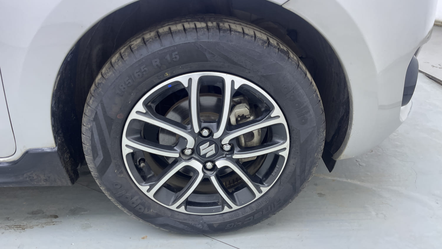 Used 2023 Maruti Suzuki Swift ZXi Plus Petrol Manual tyres RIGHT FRONT TYRE RIM VIEW