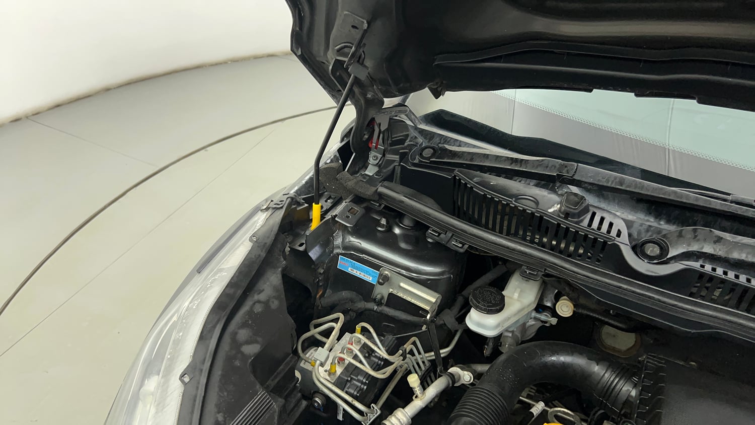 Used 2020 Tata Nexon XMA Petrol Petrol Automatic engine ENGINE RIGHT SIDE HINGE & APRON VIEW