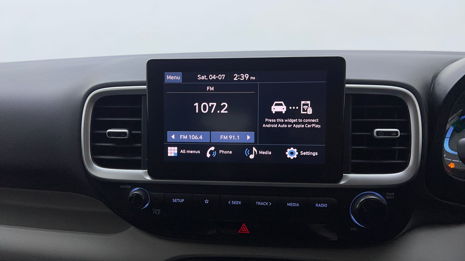 Used 2024 Hyundai Venue S (O) 1.2 Petrol Petrol Manual top_features Touch screen infotainment system