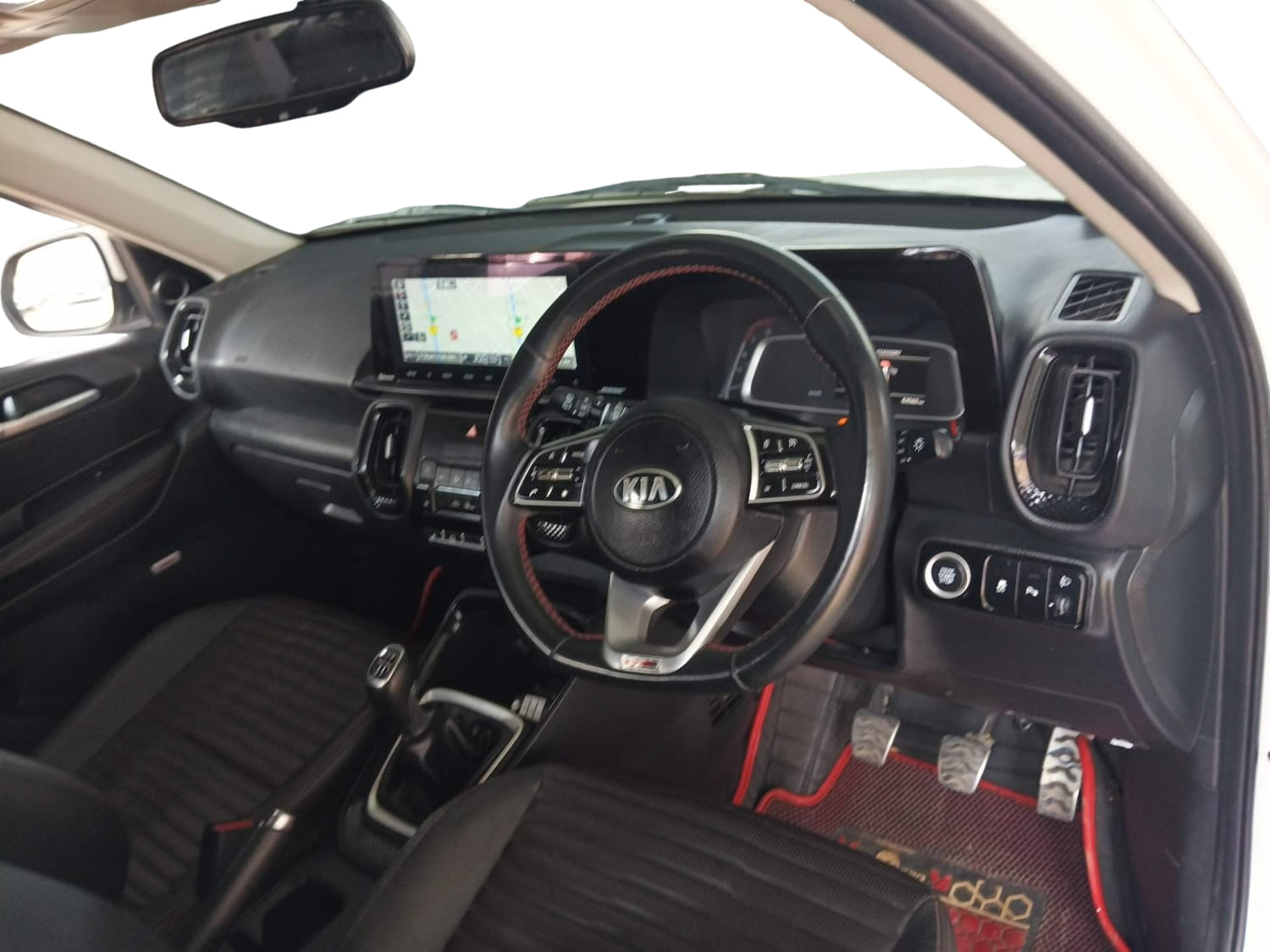 Used 2020 Kia Sonet GTX Plus 1.5 Diesel Manual interior DASHBOARD VIEW