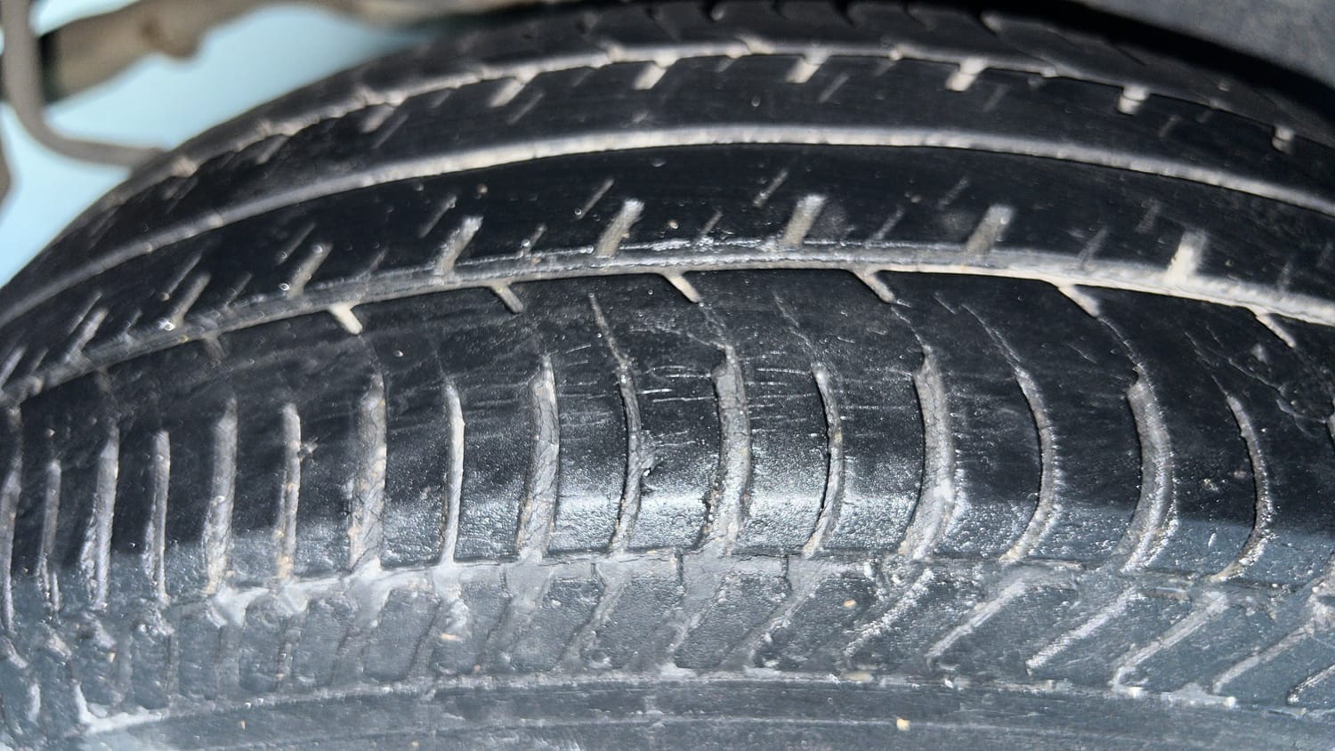 Used 2015 Maruti Suzuki Swift VXi Petrol Manual tyres RIGHT REAR TYRE TREAD VIEW