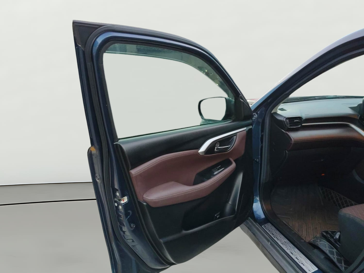 Used 2023 Maruti Suzuki Grand Vitara Zeta Smart Hybrid Petrol Manual interior LEFT FRONT DOOR OPEN VIEW
