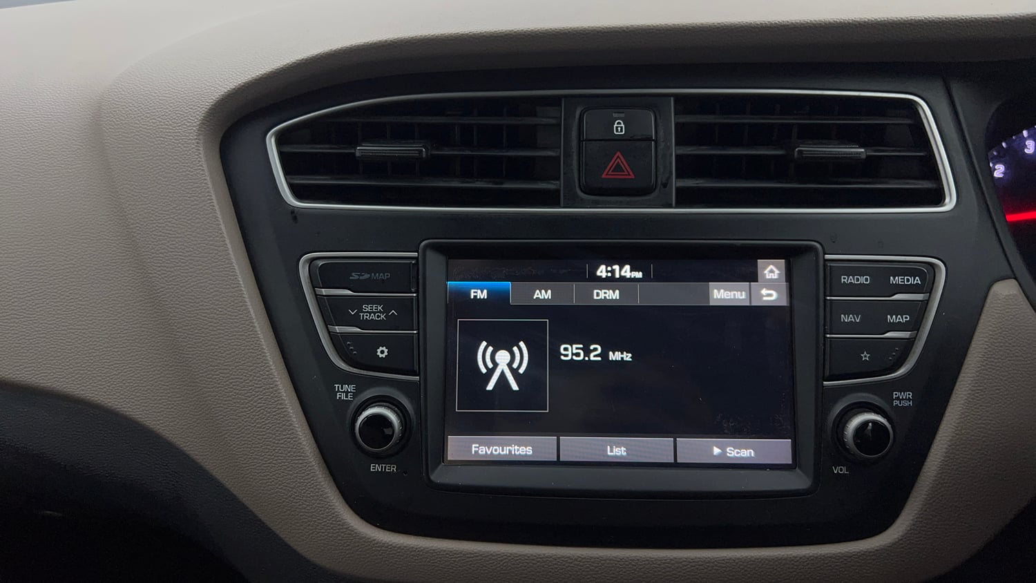 Used 2018 Hyundai Elite i20 Asta 1.2 Petrol Manual top_features Touch screen infotainment system