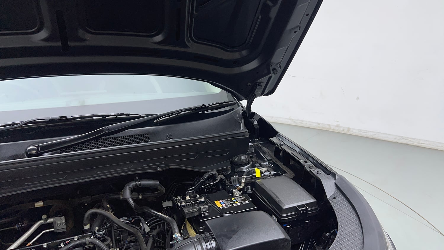 Used 2024 Hyundai Venue S (O) 1.2 Petrol Petrol Manual engine ENGINE LEFT SIDE HINGE & APRON VIEW