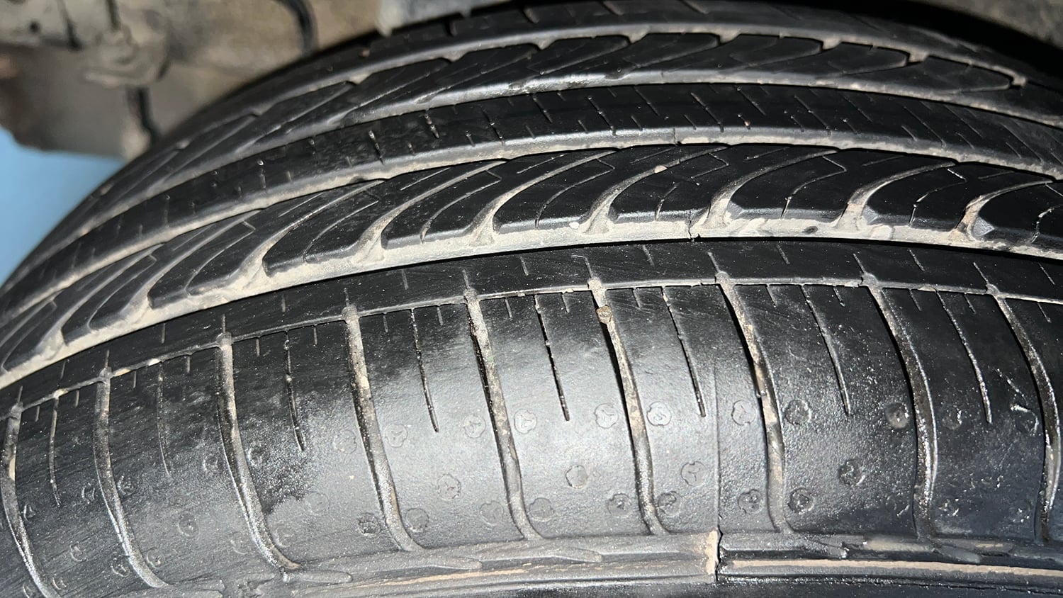 Used 2024 Hyundai Venue S (O) 1.2 Petrol Petrol Manual tyres RIGHT REAR TYRE TREAD VIEW