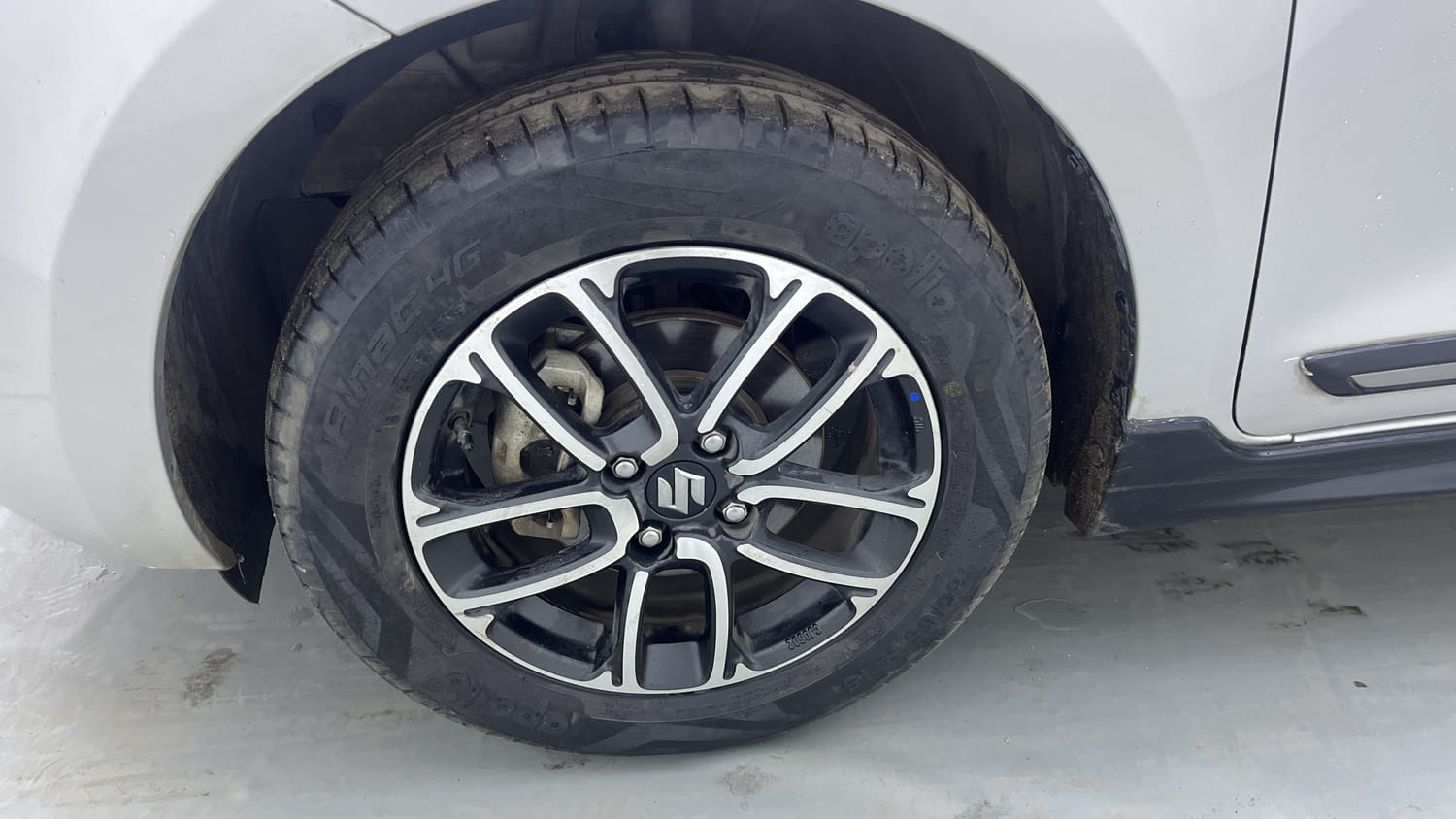 Used 2023 Maruti Suzuki Swift ZXi Plus Petrol Manual tyres LEFT FRONT TYRE RIM VIEW