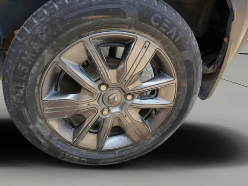 Used 2022 Renault Kwid CLIMBER 1.0 AMT (O) Petrol Automatic tyres LEFT REAR TYRE RIM VIEW