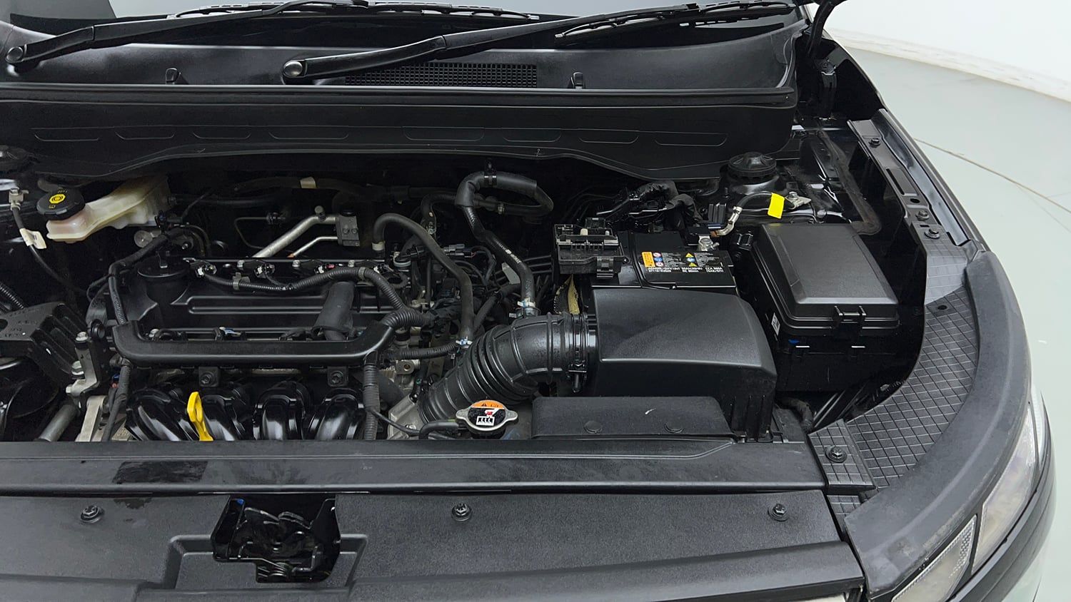 Used 2024 Hyundai Venue S (O) 1.2 Petrol Petrol Manual engine ENGINE LEFT SIDE VIEW