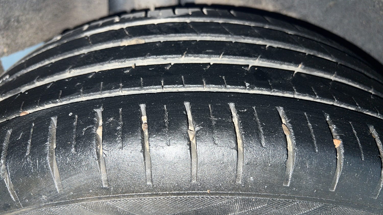 Used 2021 Maruti Suzuki Baleno Zeta Automatic Petrol Automatic tyres RIGHT REAR TYRE TREAD VIEW
