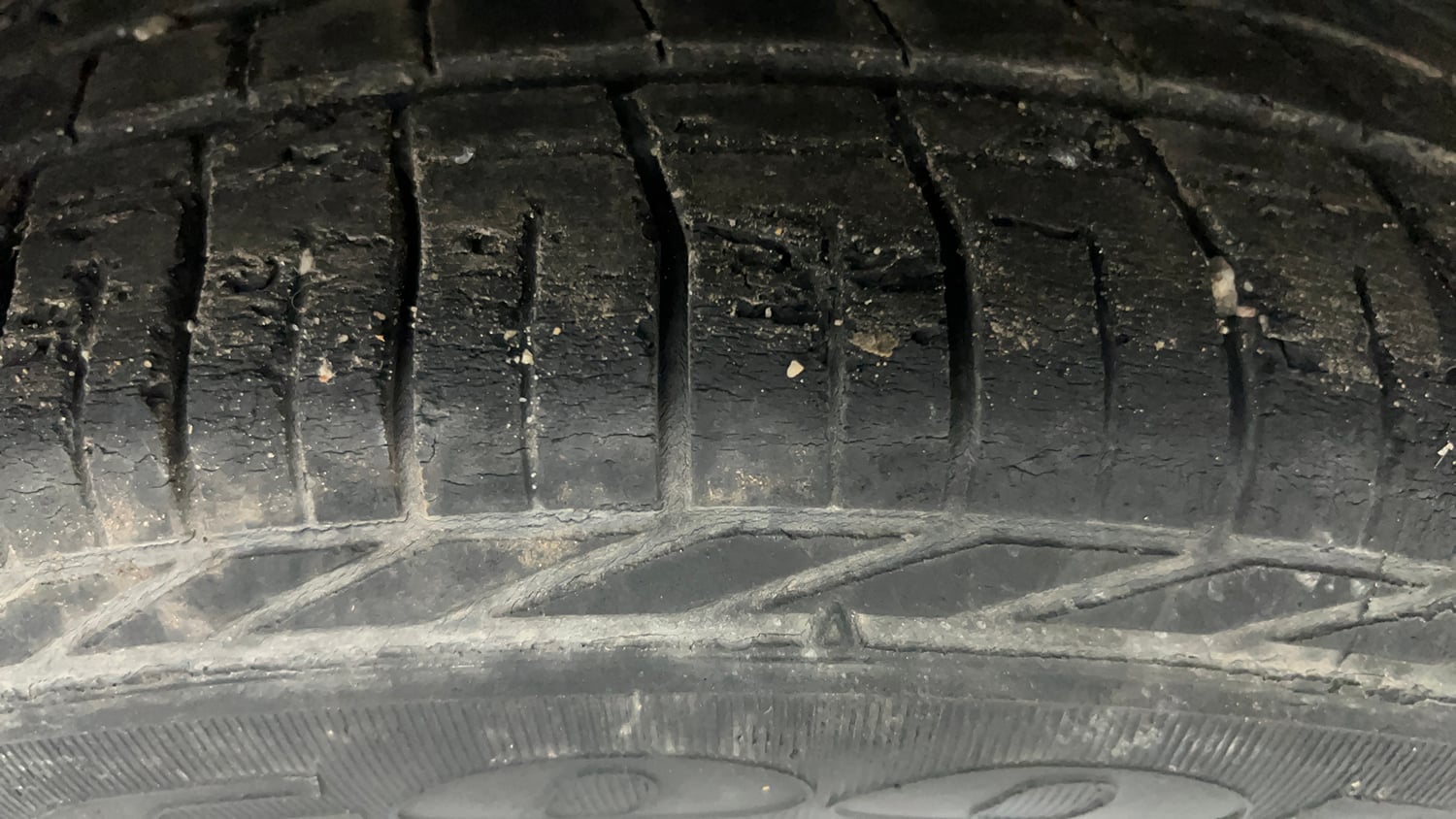 Used 2020 Tata Nexon XMA Petrol Petrol Automatic tyres RIGHT FRONT TYRE TREAD VIEW