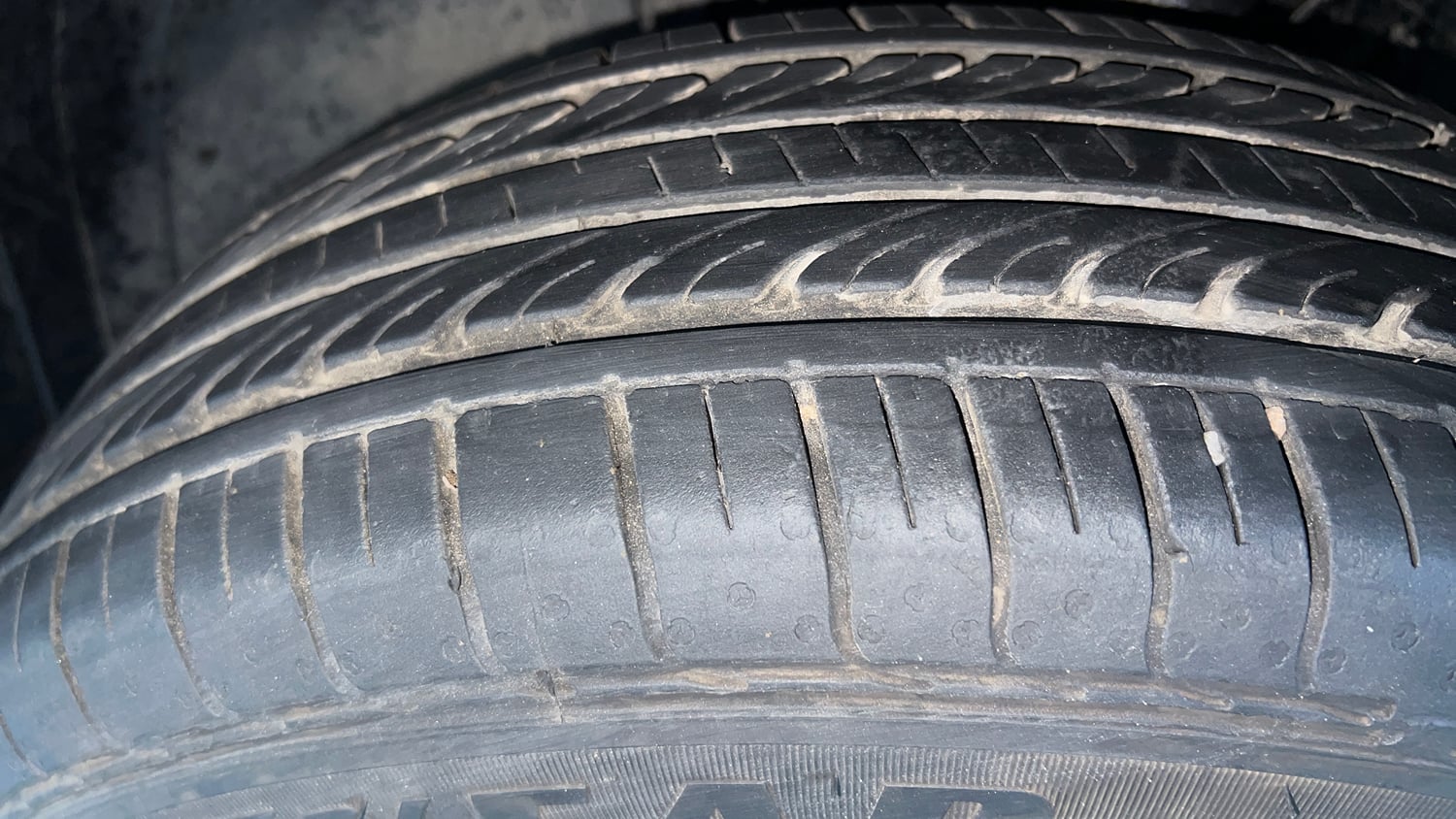 Used 2024 Hyundai Venue S (O) 1.2 Petrol Petrol Manual tyres LEFT FRONT TYRE TREAD VIEW