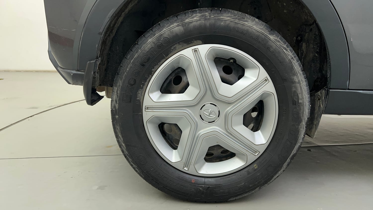 Used 2020 Tata Nexon XMA Petrol Petrol Automatic tyres RIGHT REAR TYRE RIM VIEW
