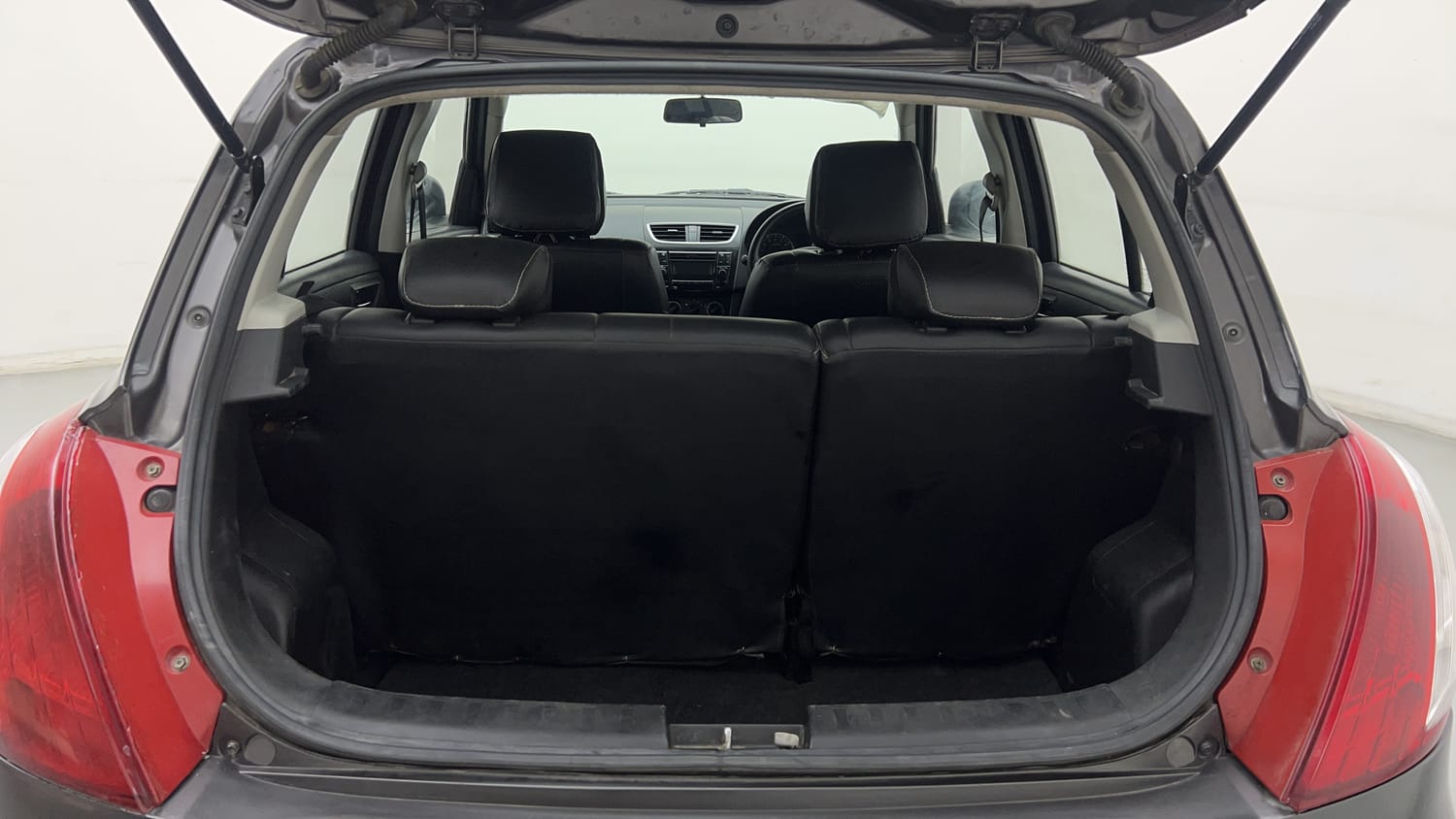 Used 2015 Maruti Suzuki Swift VXi Petrol Manual interior DICKY INSIDE VIEW