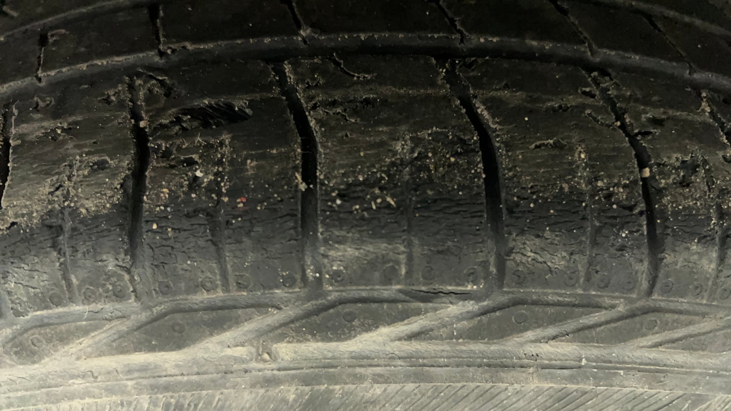 Used 2020 Tata Nexon XMA Petrol Petrol Automatic tyres LEFT FRONT TYRE TREAD VIEW