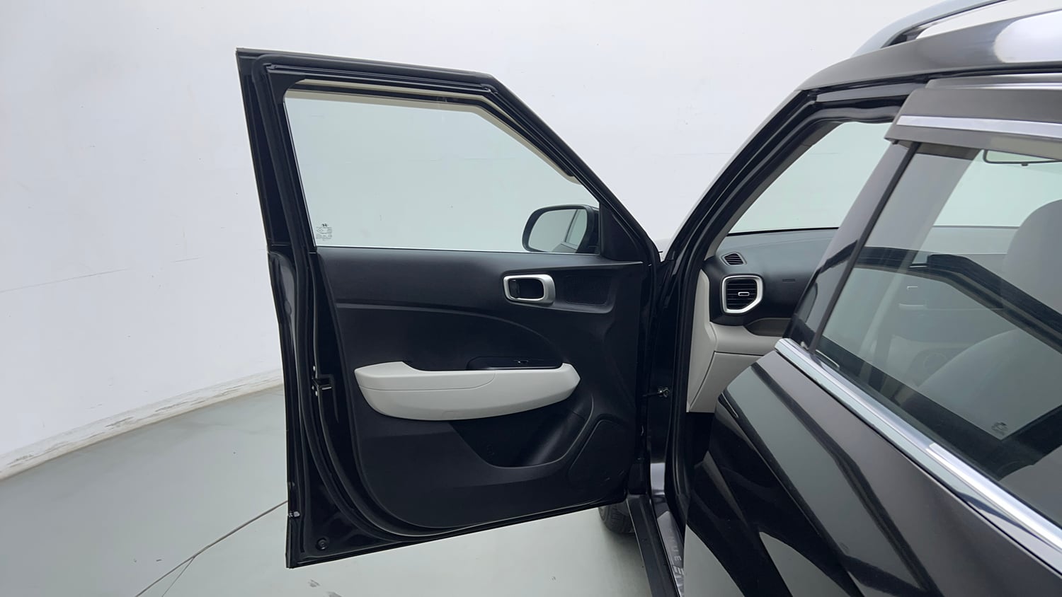 Used 2024 Hyundai Venue S (O) 1.2 Petrol Petrol Manual interior LEFT FRONT DOOR OPEN VIEW