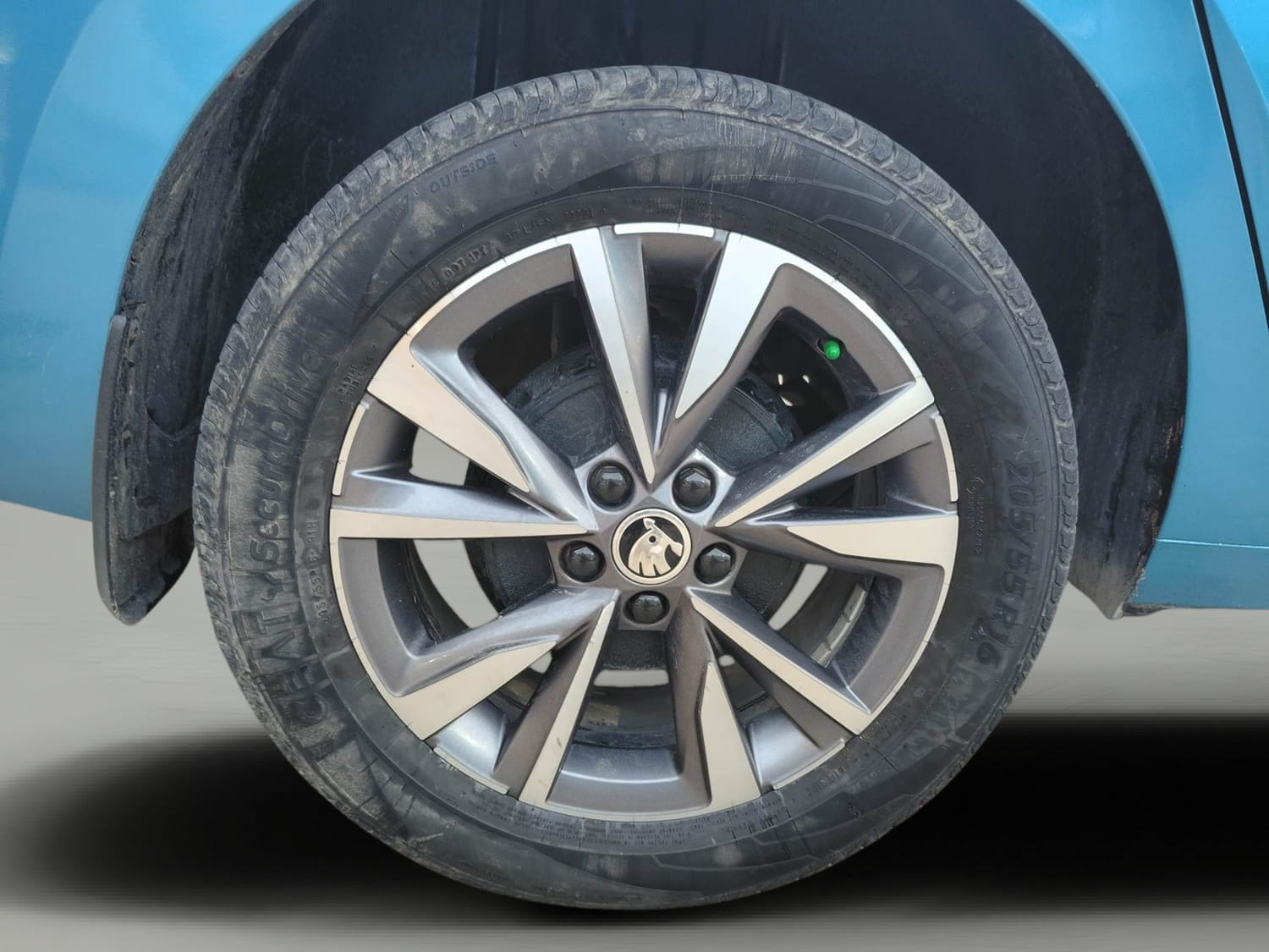 Used 2022 Skoda Slavia Style 1.0L TSI AT Petrol Automatic tyres RIGHT REAR TYRE RIM VIEW