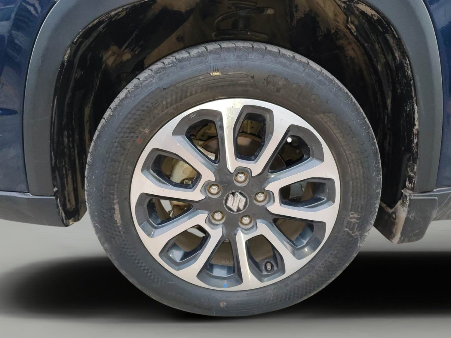 Used 2023 Maruti Suzuki Grand Vitara Zeta Smart Hybrid Petrol Manual tyres LEFT FRONT TYRE RIM VIEW