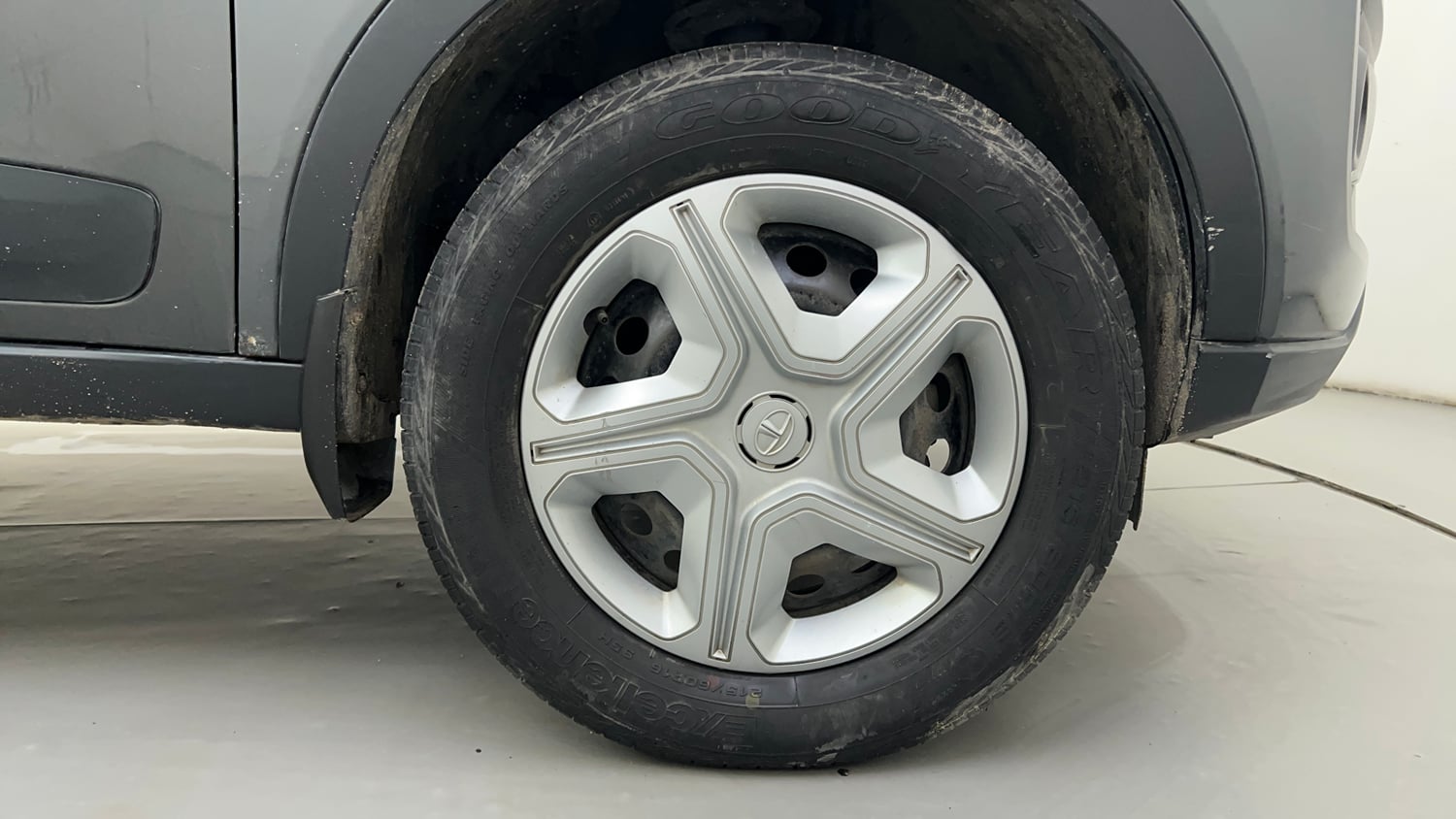 Used 2020 Tata Nexon XMA Petrol Petrol Automatic tyres RIGHT FRONT TYRE RIM VIEW
