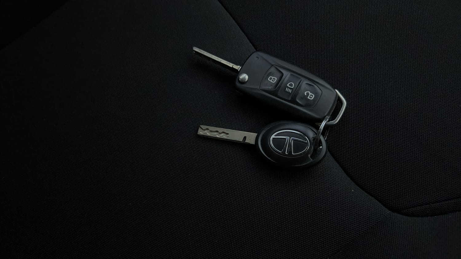 Used 2024 Tata Nexon Pure 1.2 Revotron Petrol 6MT Petrol Manual extra CAR KEY VIEW