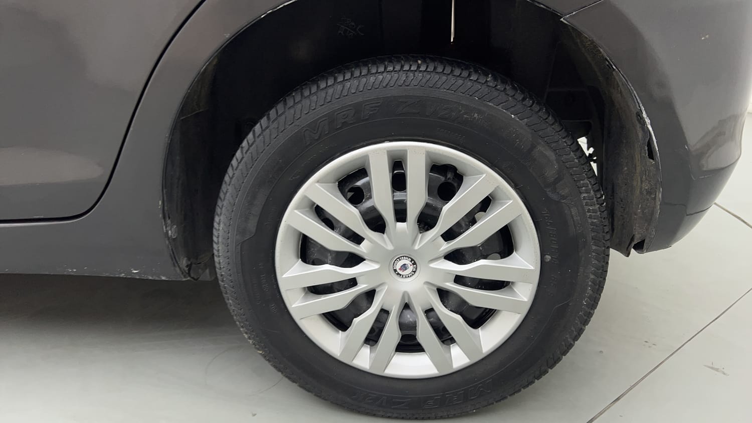 Used 2015 Maruti Suzuki Swift VXi Petrol Manual tyres LEFT REAR TYRE RIM VIEW