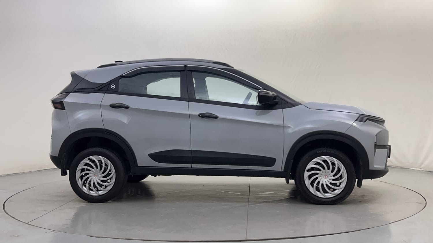 Used 2024 Tata Nexon Pure 1.2 Revotron Petrol 6MT Petrol Manual exterior RIGHT SIDE VIEW