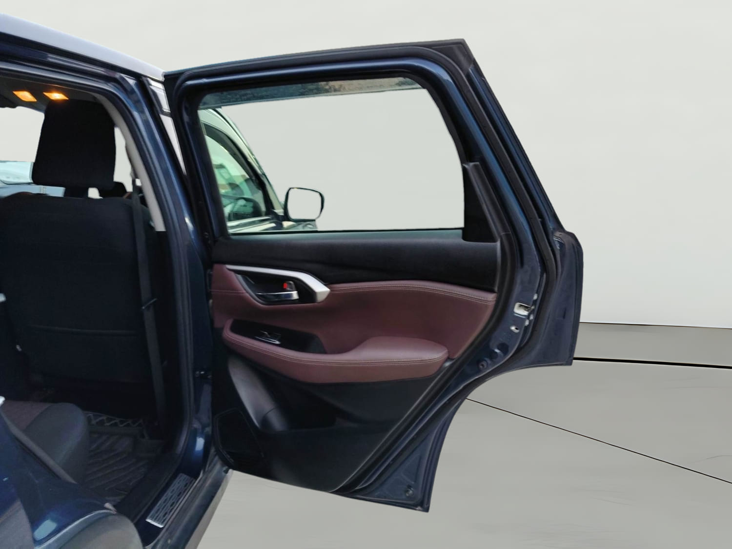 Used 2023 Maruti Suzuki Grand Vitara Zeta Smart Hybrid Petrol Manual interior RIGHT REAR DOOR OPEN VIEW