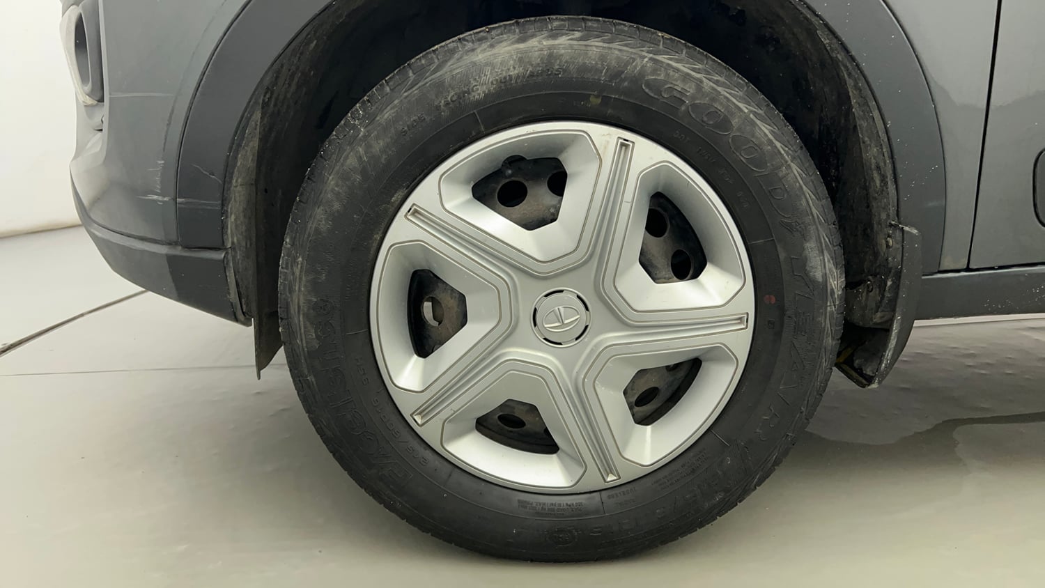 Used 2020 Tata Nexon XMA Petrol Petrol Automatic tyres LEFT FRONT TYRE RIM VIEW