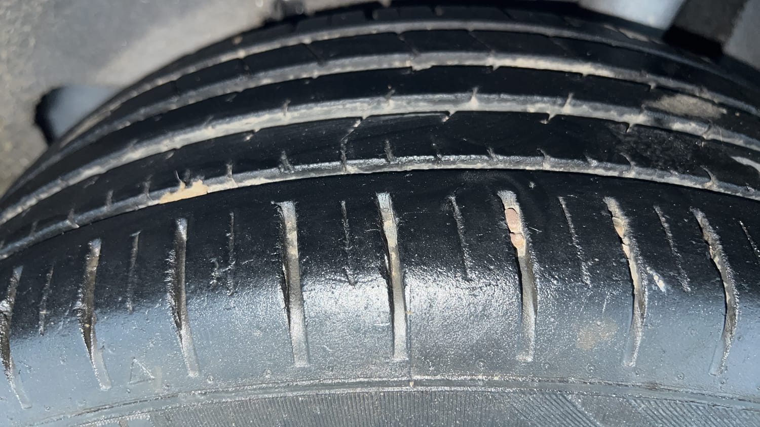 Used 2021 Maruti Suzuki Baleno Zeta Automatic Petrol Automatic tyres LEFT REAR TYRE TREAD VIEW
